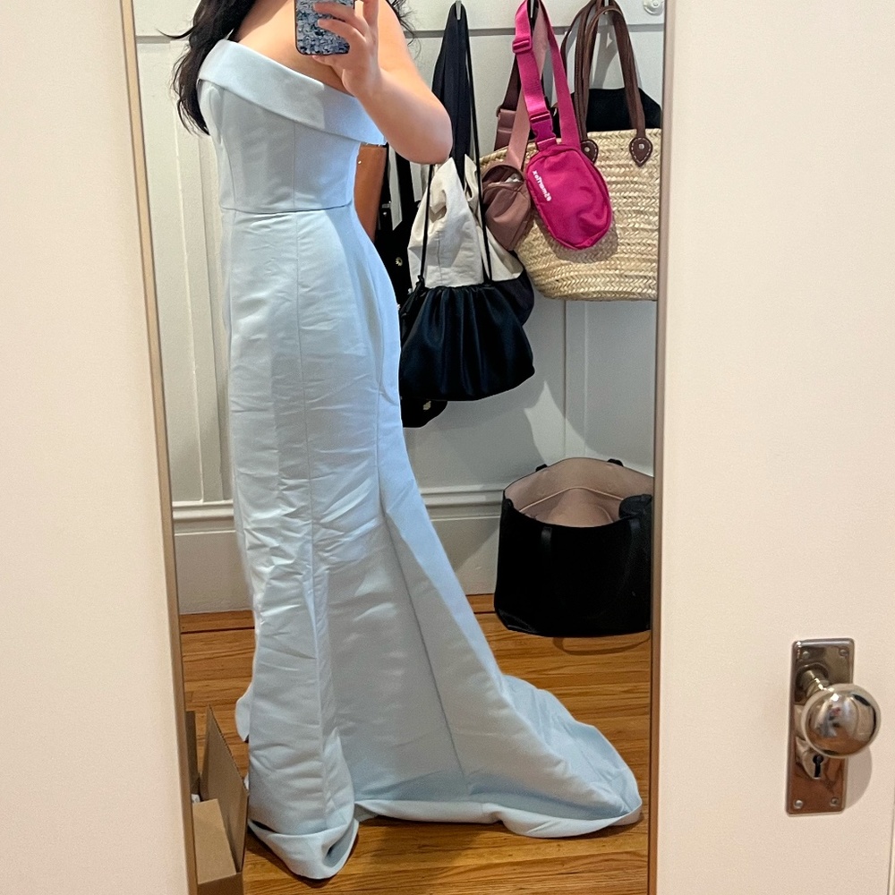 Amsale Jaylin in shade Ice